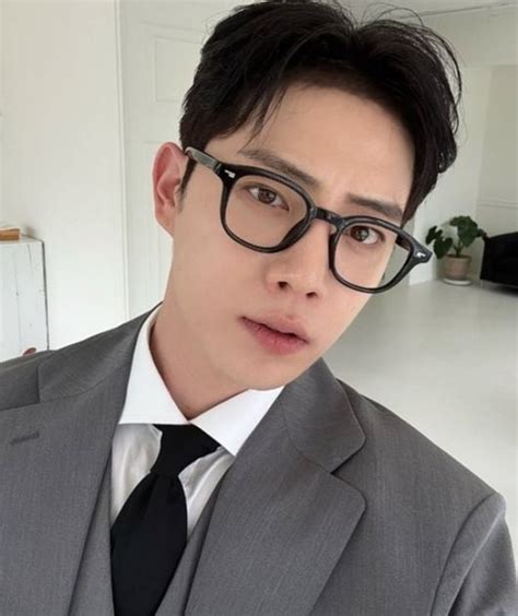 Model Kim Jong-seok, 29, dies unexpectedly, triggering nationwide ...