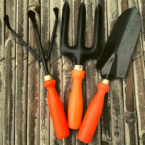 Sow and Grow Gardening Tools Kit 3-in-1: Hand Cultivator, Trowel, Gard ...