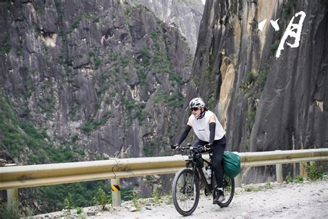 Zhang Zhehan’s directorial debut documentary “August” officially releases online – an immersive ...