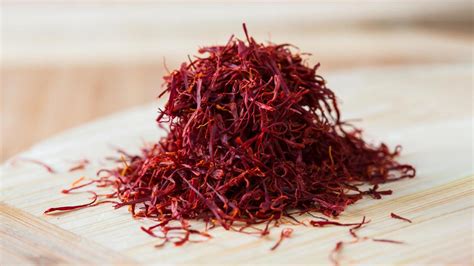 Benefits Of Kumkumadi Oil | What Is Kumkumadi Oil? | Kumkumadi Oil ...