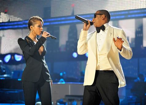 Jay Z and Alicia Keys performed their hit "Empire State of Mind" in ...
