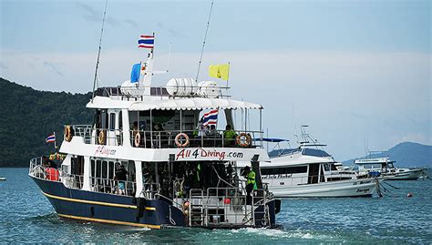 泰国游船倾覆致33名中国游客遇难 16人仍失联|界面新闻 · 天下