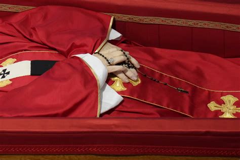 Pope's doctor recounts Francis' last moments in newspaper interview ...