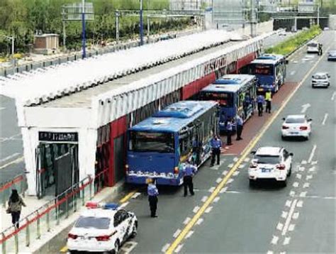 呼和浩特市BRT快速公交车空载试运行 票价暂定2元_新浪内蒙古_新浪网