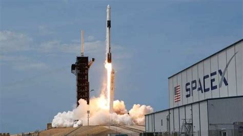 Elon Musk's SpaceX wins Pentagon award for missile tracking satellites ...