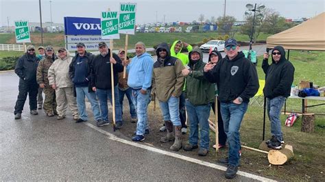 Volvo Trucks workers in Virginia reject third consecutive sellout deal ...