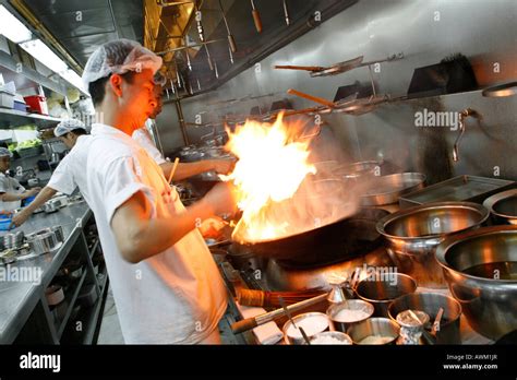 Chinese Chef Cooking 的图像结果