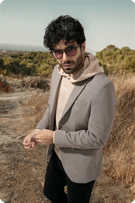Buy Premium formal & Wedding suits for men Online - Blackberrys