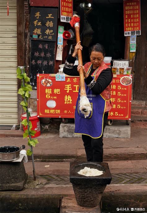 成都洛带古镇，手工制作糍粑_戚勇