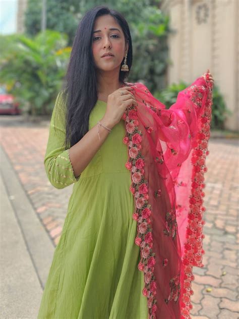 Pink Organza Dupatta with Multicolor Floral Embroidery Dupatta Bazaar
