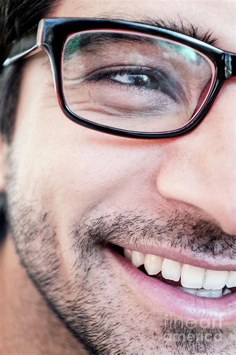 Understanding Man Smiling 的图像结果