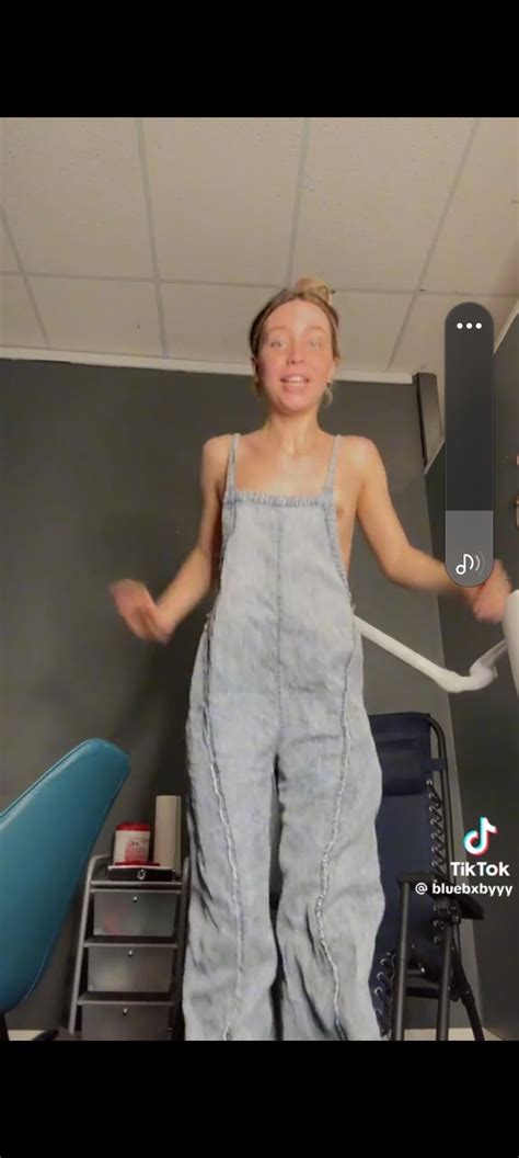 She definitely know : r/nipslippps