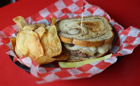 Paulie's Pub & Eatery | Bar and Grill | West Allis, WI