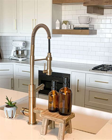 32 Gold Kitchen Faucet Fixtures That Are Totally In Style