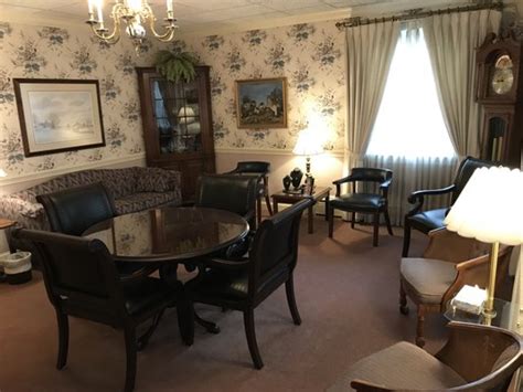 HUFF & LAKJER FUNERAL HOME - Updated December 2025 - 15 Photos & 18 ...