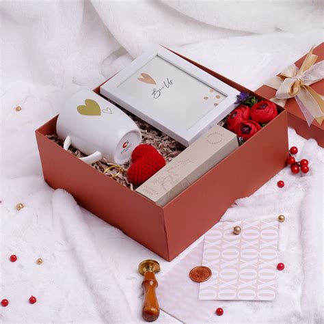Buy Valentine's Basket Gift Hamper For Mens Online – BoxUp Luxury Gifting