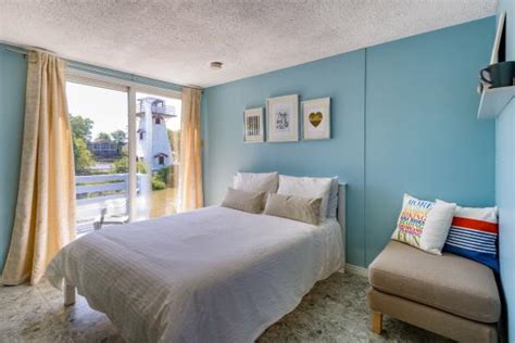 HOLLYWOOD COTTAGES (Wasaga Beach, Ontario) - Hotel Reviews & Photos ...