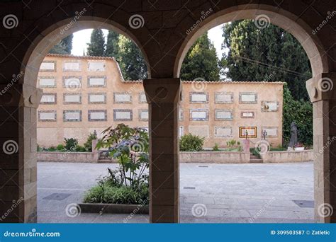 Translations of the Magnificat, the Prayer Sung by the Virgin Mary at ...