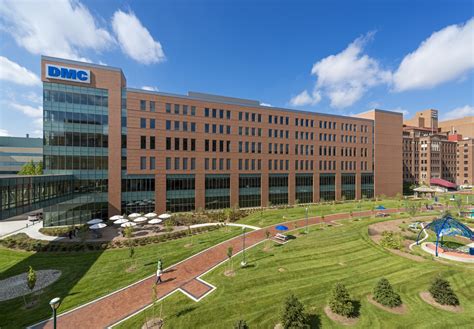Detroit Medical Center - Heart Hospital - Healthcare Snapshots