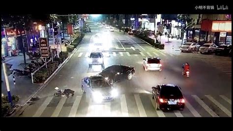 国内近期车祸合集 第二百一十九期 （男子闯红灯，被撞飞了四五圈） - YouTube