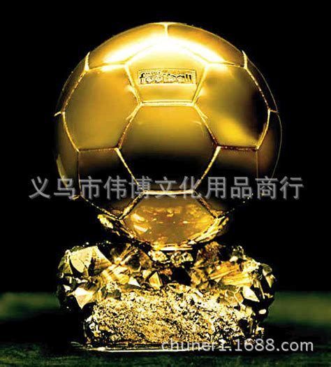 世界足球先生和金球奖哪个含金量更高？莱万这次真的亏大了_腾讯新闻