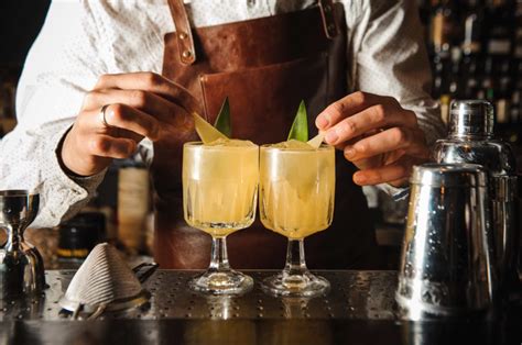 Bartender Job Description, Examples & Inspiration
