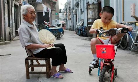 近千万老人成“老漂族”：带孩子，是中国老人的宿命