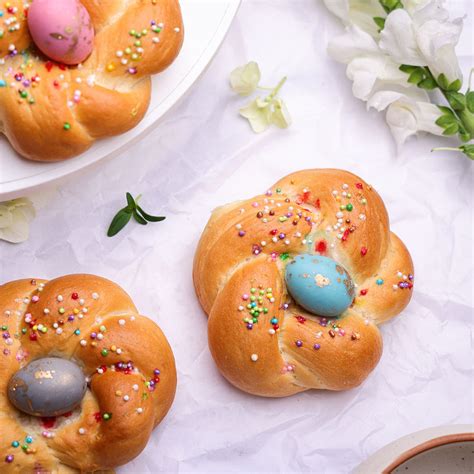 Easter Breads | Easter Bread | Braided Easter Egg Breads – Liliyum ...