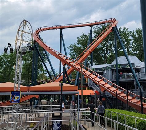 Cool Coasters & Sunsets - The queue to Rougaru with Top Thrill Dragster ...