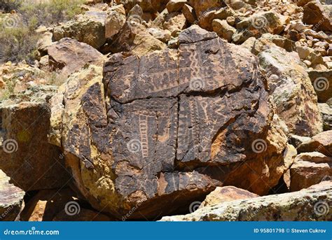 Parowan Gap petroglyphs editorial stock photo. Image of places - 95801798