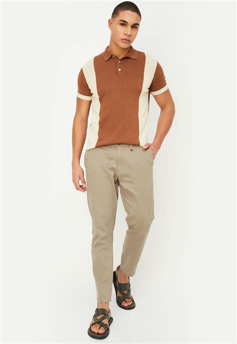 Buy Men Colorblocked Flat Knit Polo Online at just Rs. 899.0 ...