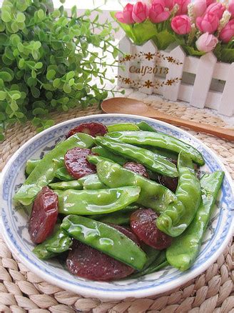 🌿Stir Fried Snow Peas with Chinese Sausage 荷兰豆炒腊肠 - YouTube