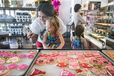 Swiftie and Roan fandom fuels Kansas City cookie boom ahead | Kansas ...