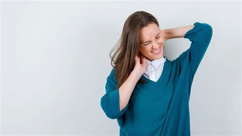 What are the causes and symptoms of cervical vertigo? - Nivaan Care - Pain Management