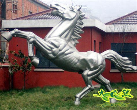 骏马奔跑不锈钢雕塑