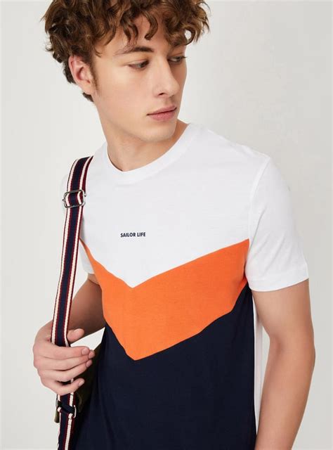 Buy Men Slim Fit Colourblocked T-shirt Online at just Rs. 399.0 ...