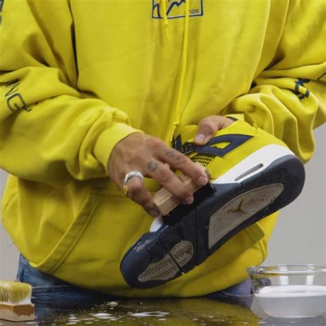 Step by Step shoe cleaning Tutorials for all type of sneakers | SHOEGR