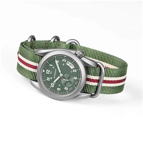 VOYAGER 38 - 100M Waterproof Titanium Field Watch | Green – DREAM WATCHES