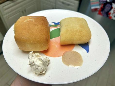 We tried Texas Roadhouse's frozen mini rolls from H-E-B