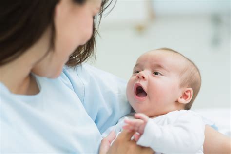 新生儿宝宝感知觉发育规律及特点_宝宝健康_小豆苗疫苗助手