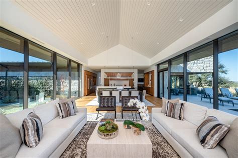 High End Home Builders Austin TX: Luxury Entertaining Homes