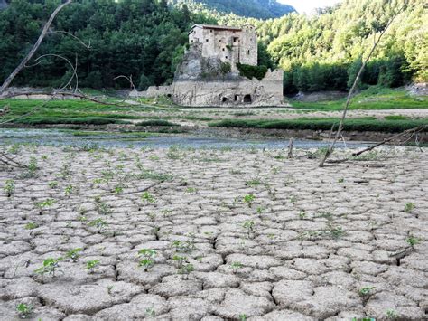 Sequía extrema en el pantano de la Baells