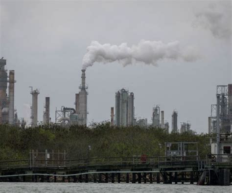 Saudi Aramco Facing $50M Cyber Extortion over Leaked Data | Newsmax.com