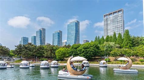 Bookmark This: 17 Smart And Futuristic Cities Around The World