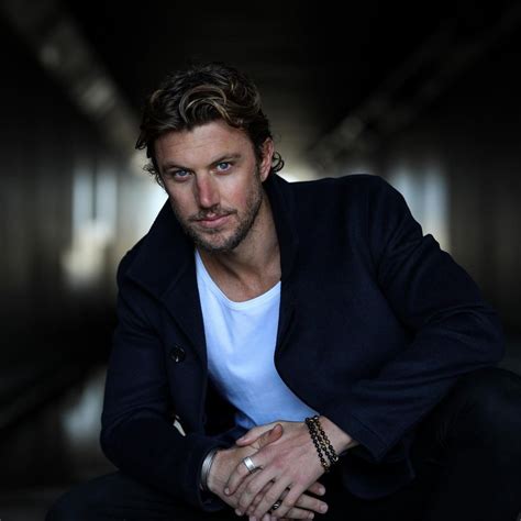 ทำความรู้จัก Adam Demos จาก Sex/Life หนุ่มทรงเสน่ห์ ผู้ทำหญิงสาวระทวยไปกับความร้อนแรง – CatDumb ...