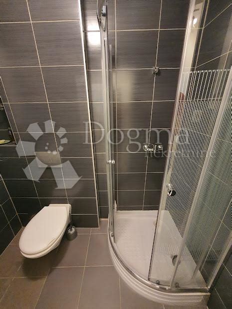 Kuća sa 3 apartmana - 40m od mora!, kuća, površina 132m2