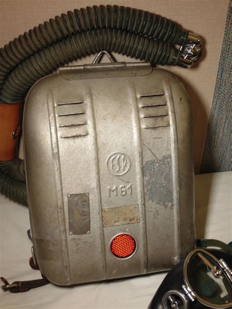 Two new Polish breathing apparatuses (M-61 and W-63P) and GS mask. : r ...