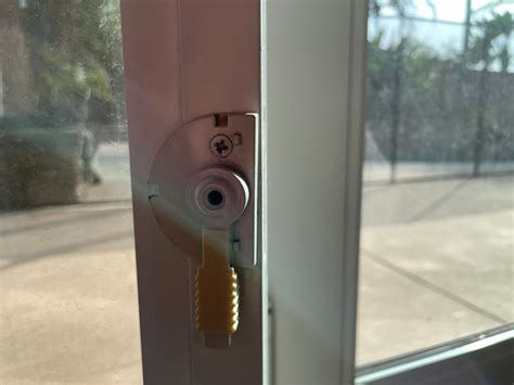 Unlocking Louvre Window Locks without a Key 的图像结果