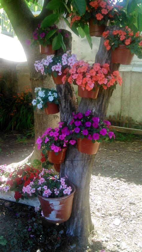 30 Amazing DIY Ideas For Decorating Your Garden Uniquely - Engineering ...
