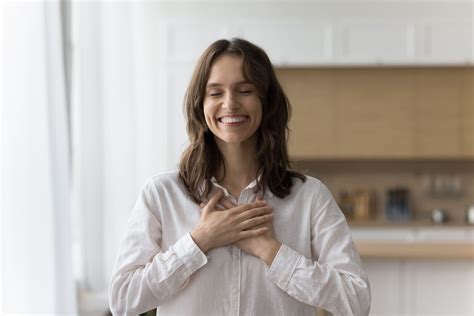 The Neuroscience of Gratitude: How a Simple Practice Physically Rewires Your Brain - Emergent ...